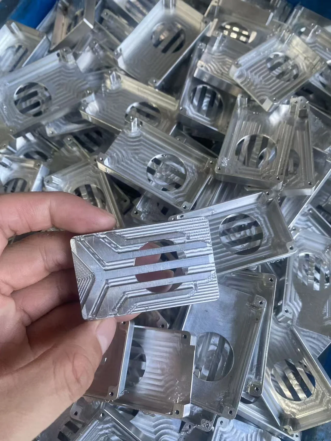 Serie CNC-gefräster Aluminium-Kühlkörper-Gehäuse für Drohnen — EKINSUN