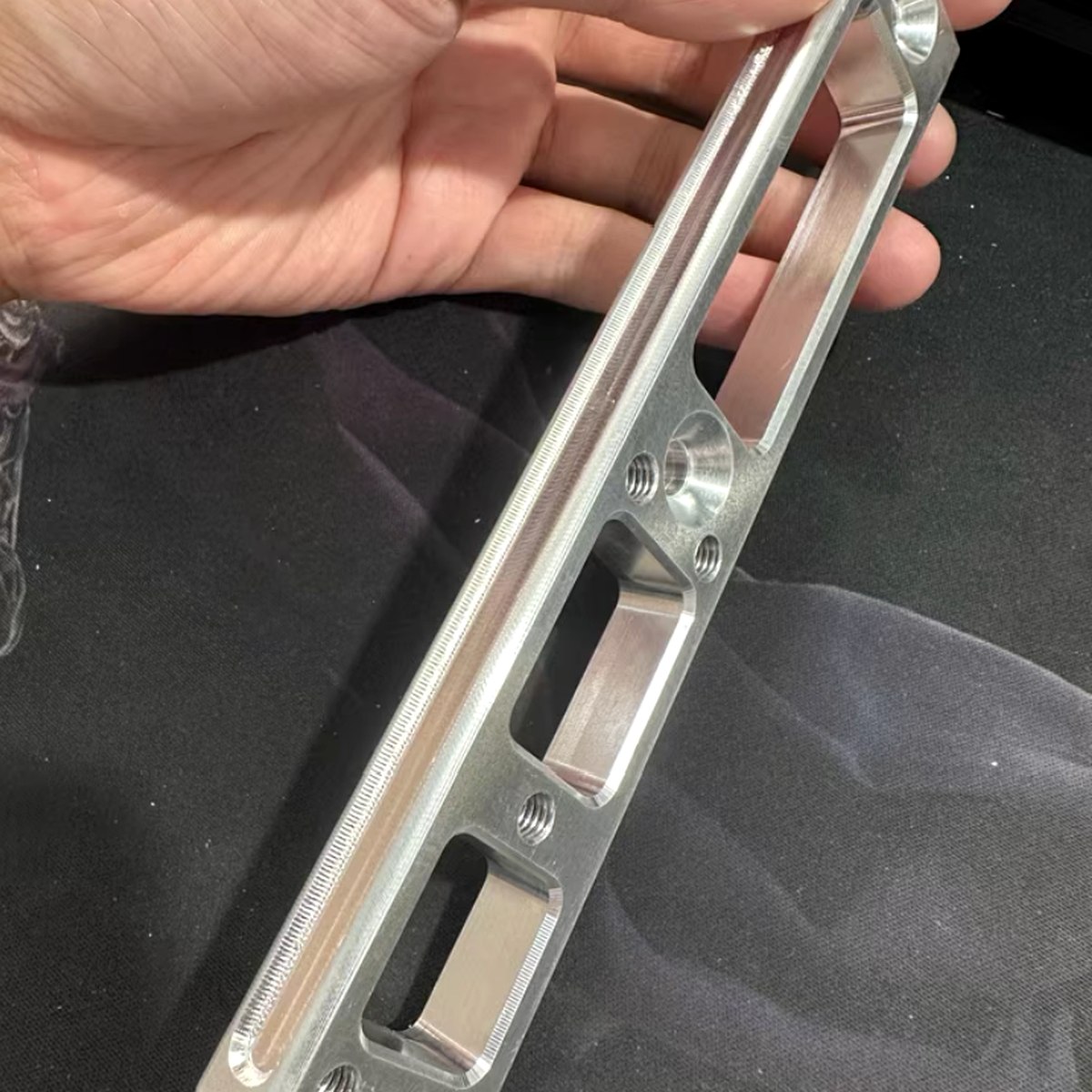 CNC Aluminum Slim Bracket Hand — EKINSUN custom manufacturing case photo