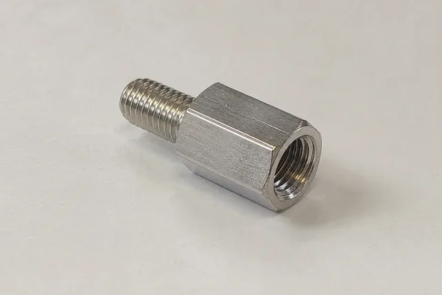 Adaptateur compact poli, mâle vers femelle — EKINSUN