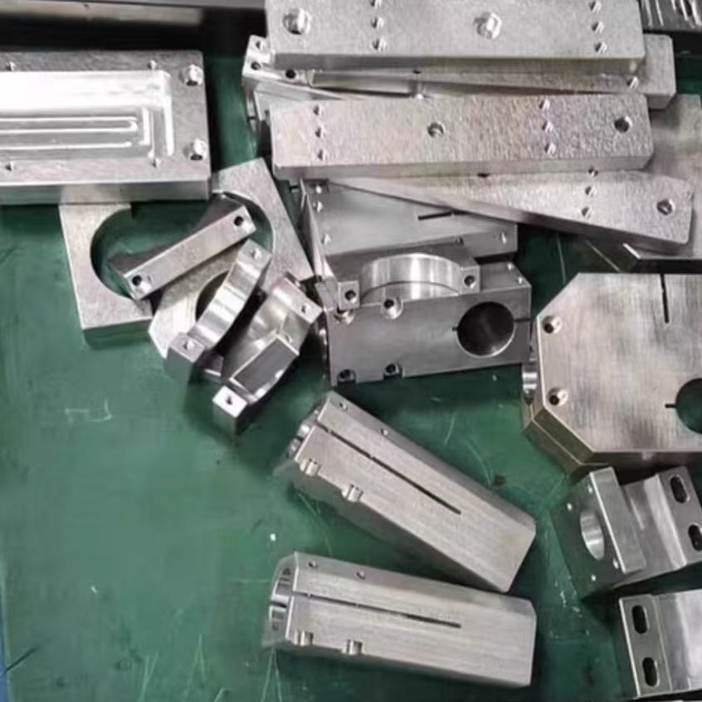 CNC Milled Aluminum Brackets Batch — EKINSUN custom manufacturing case photo